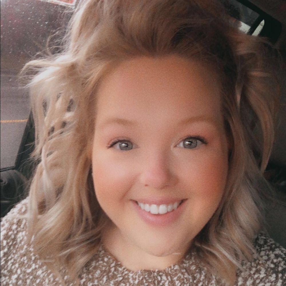 Meet your Posher, Macie